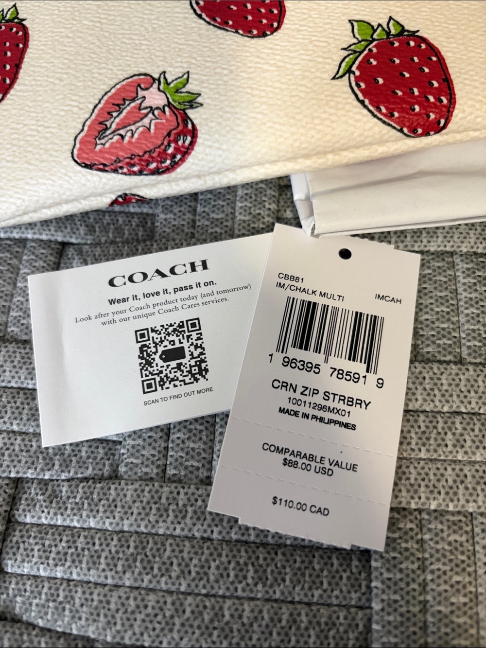 Coach Corner Zip Strawberry Chalk Wristlet Leather Trendy Pockets NEW - Picture 12 of 12